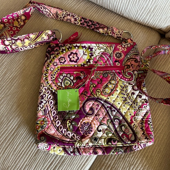 Vera Bradley NEW Very Berry Hipster - Picture 2 of 5